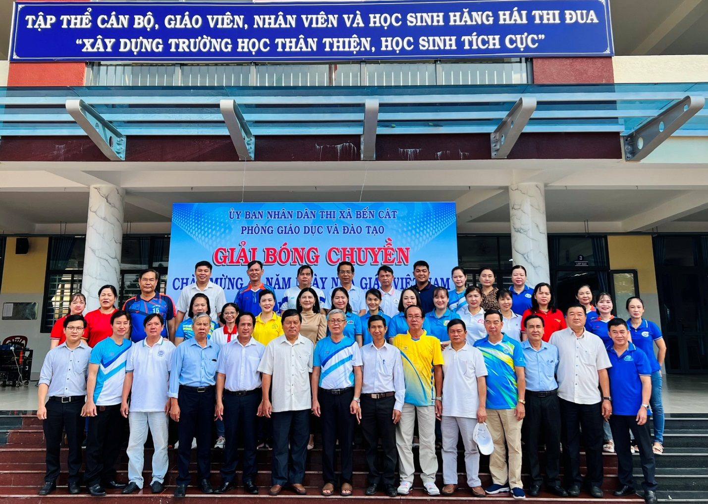 Phòng giáo dục và đào tạo thị xã Bến Cát tổ chức giải bóng chuyền chào mừng ngày Nhà giáo Việt Nam 20/11.