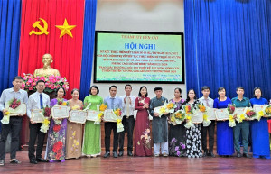 Phóng sự Gương sáng giữa đời thường thầy Nguyễn Văn Quang chuyên viên Phòng Giáo dục và Đào tạo thành phố Bến Cát